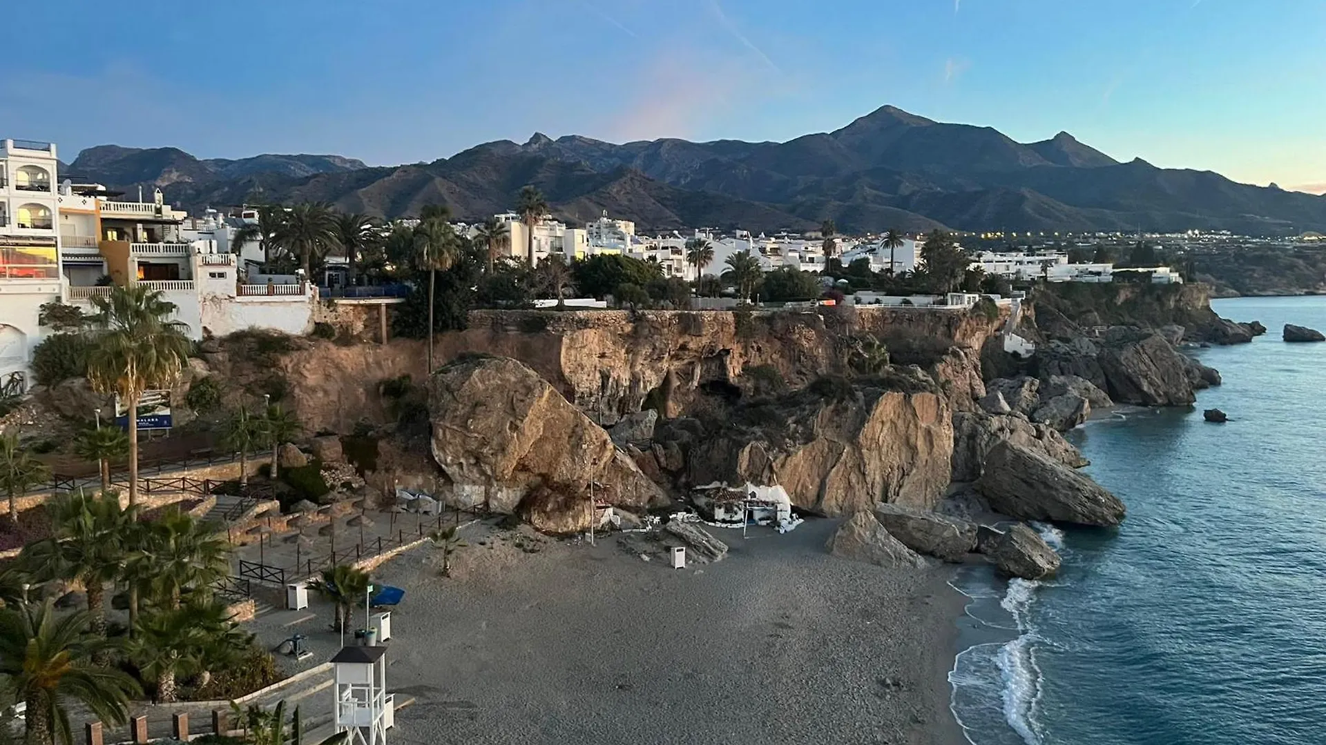 Nuevo Apartamento Nerja Con Parking Y A 300 Metros Playa